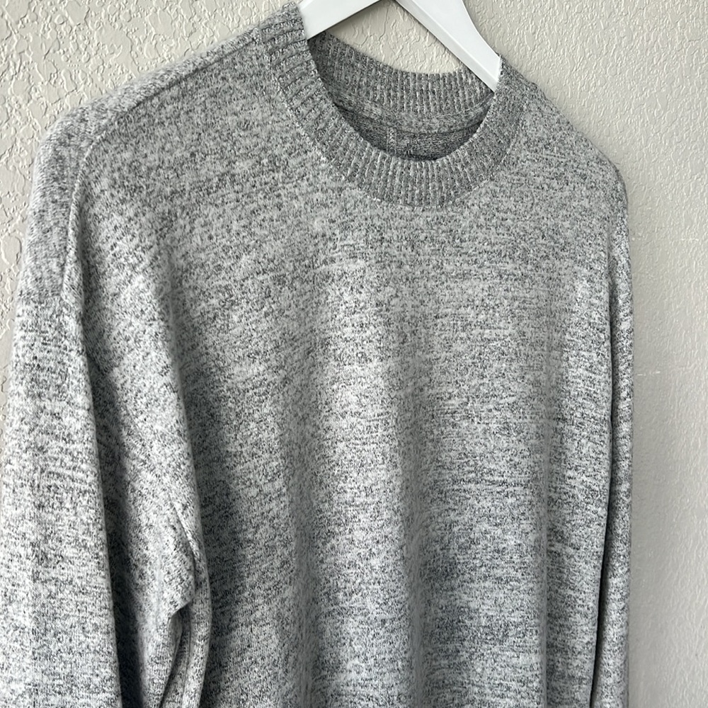 Abercrombie & Fitch Gray Crew Neck Sweater